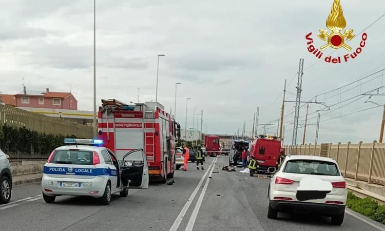 Tragico incidente stradale: muore un giovane motociclista di 26 anni (FOTO) Tragico incidente stradale: muore un giovane motociclista di 26 anni (FOTO)