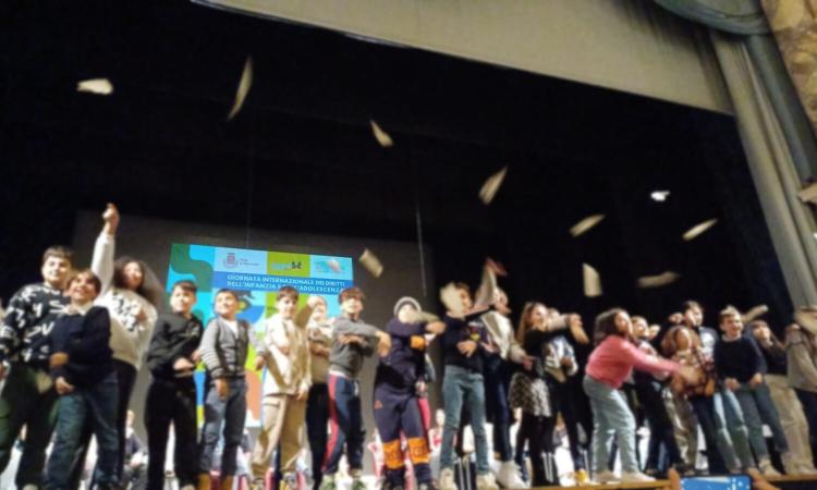 Macerata celebra i diritti dell’infanzia: il Convitto Leopardi protagonista al Lauro Rossi Macerata celebra i diritti dell’infanzia: il Convitto Leopardi protagonista al Lauro Rossi