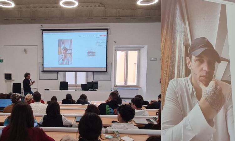 "Fragole, panna e Metaverso": Achille Lauro parla alla facoltà di Economia di Unimc "Fragole, panna e Metaverso": Achille Lauro parla alla facoltà di Economia di Unimc