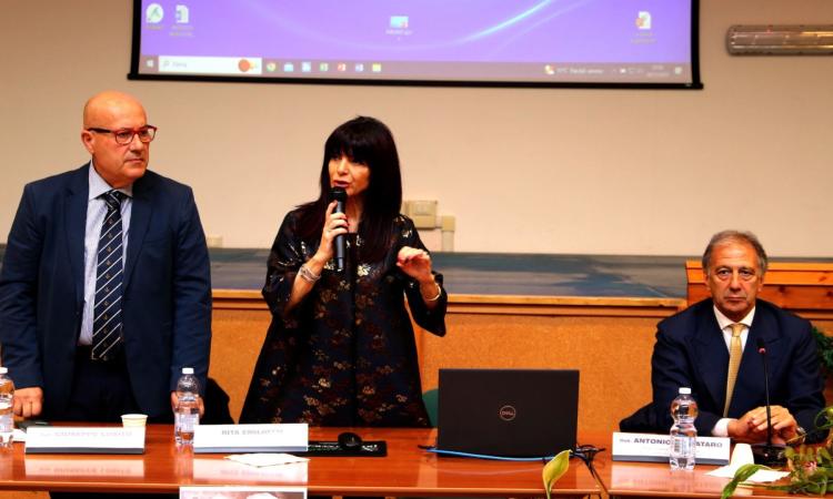 Al "Matteo Ricci" si parla di cannabis, l'ex questore Pignataro torna a Macerata: "Battaglia da combattere insieme" (FOTO e VIDEO) Al "Matteo Ricci" si parla di cannabis, l'ex questore Pignataro torna a Macerata: "Battaglia da combattere insieme" (FOTO e VIDEO)