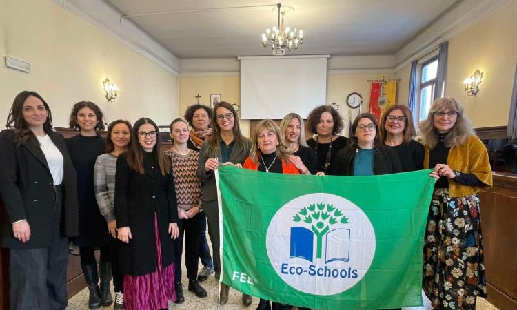 Civitanova, progetto "Eco-schools": consegnate le bandiere verdi alle scuole