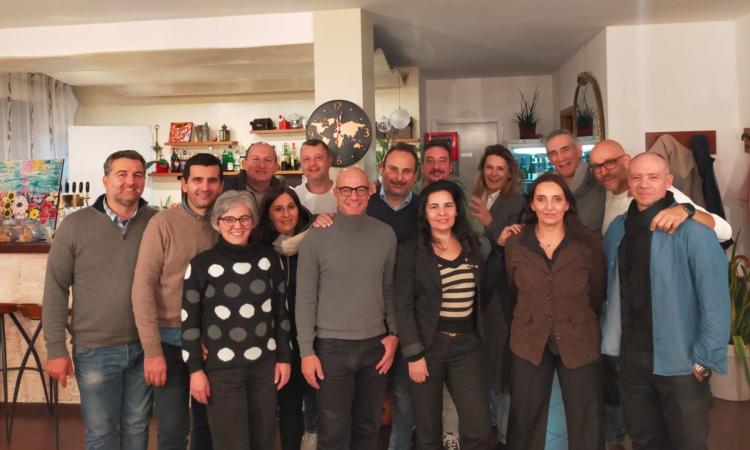 La 5ªG dell'Itc "Gentili" celebra 30 anni dal diploma di maturità: un tuffo nel passato sui banchi di scuola La 5ªG dell'Itc "Gentili" celebra 30 anni dal diploma di maturità: un tuffo nel passato sui banchi di scuola