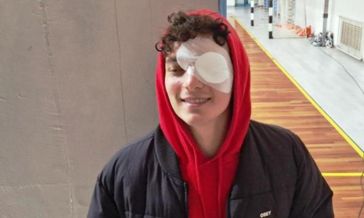 "Un giocatore ha preso un pugno in faccia, ma gli arbitri hanno danneggiato la nostra squadra" "Un giocatore ha preso un pugno in faccia, ma gli arbitri hanno danneggiato la nostra squadra"