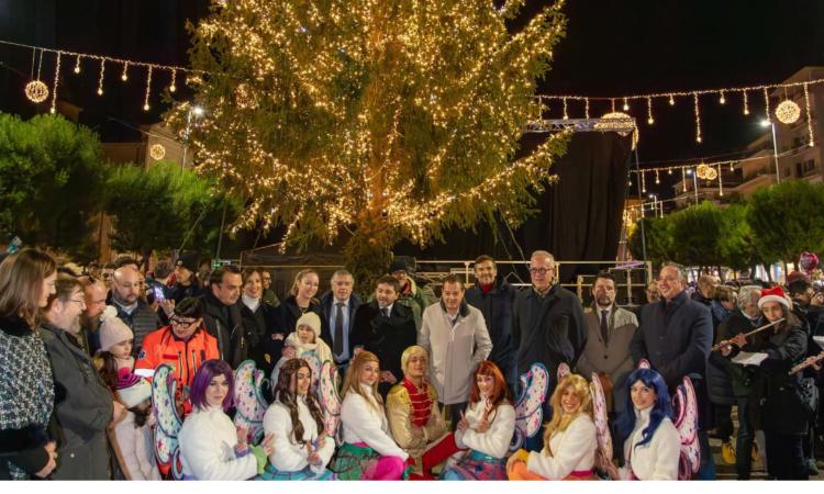 Civitanova ed Esine, un gemellaggio che dura da 53 anni: sabato l'accensione dell'Albero di Natale Civitanova ed Esine, un gemellaggio che dura da 53 anni: sabato l'accensione dell'Albero di Natale