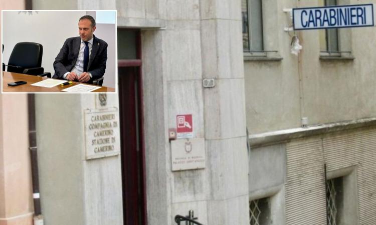 Camerino, lavori di demolizione dell'ex Albergo Roma: la caserma dei carabinieri trasloca (ma per poco)