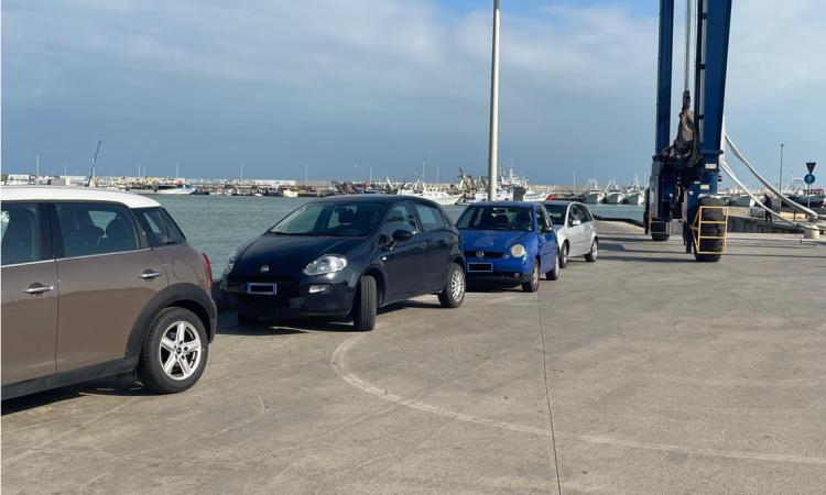 Civitanova, parcheggi selvaggi al porto: intensificati i controlli Civitanova, parcheggi selvaggi al porto: intensificati i controlli