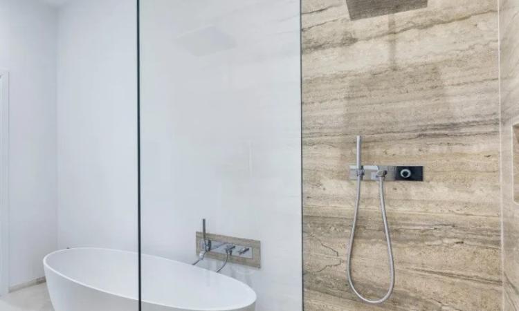 Pavimenti in pietra: con il marmo travertino eleganza e longevità Pavimenti in pietra: con il marmo travertino eleganza e longevità
