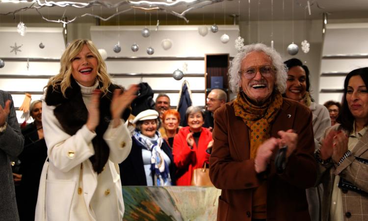 Tolentino, Fashion, fuoco e forme: inaugurata la mostra di Nazareno Rocchetti all'outlet Tombolini (VIDEO e FOTO) Tolentino, Fashion, fuoco e forme: inaugurata la mostra di Nazareno Rocchetti all'outlet Tombolini (VIDEO e FOTO)