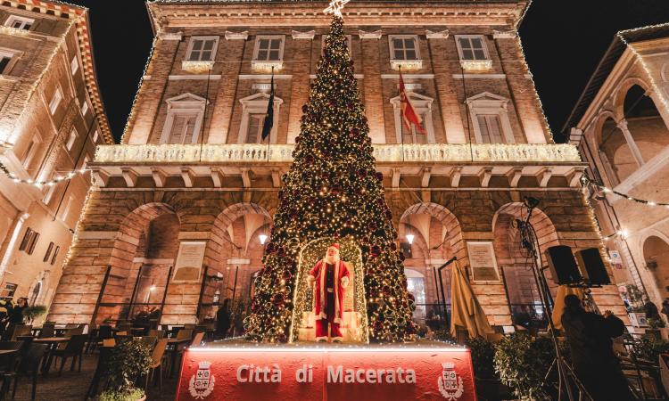 “Miglior albero di Natale”, anche Macerata partecipa al contest di Dubbing Marche. Come votare “Miglior albero di Natale”, anche Macerata partecipa al contest di Dubbing Marche. Come votare