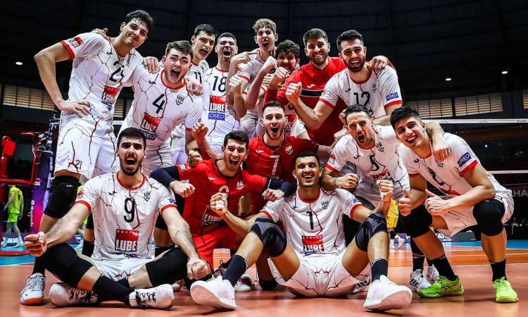 Mondiale per club 2024, la Lube si riscatta: secco 3-0 ai padroni di casa del Praia Clube Mondiale per club 2024, la Lube si riscatta: secco 3-0 ai padroni di casa del Praia Clube
