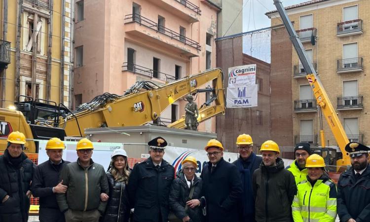 Camerino, partita la demolizione dell'Hotel Roma e dell'ex cinema Betti: scavi archeologici e poi ricostruzione