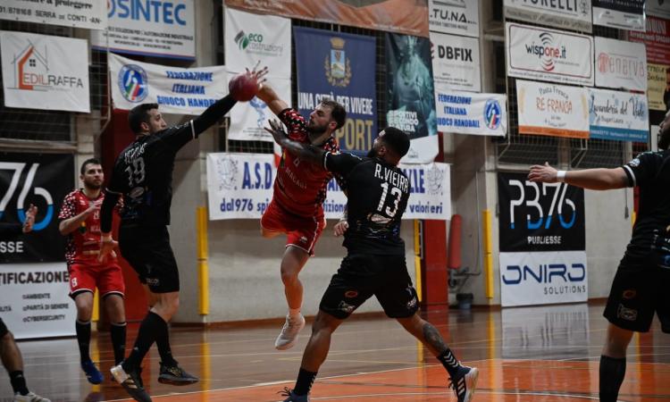Pallamano, Cingoli cade nel derby contro Chiaravalle e resta in zona playout Pallamano, Cingoli cade nel derby contro Chiaravalle e resta in zona playout