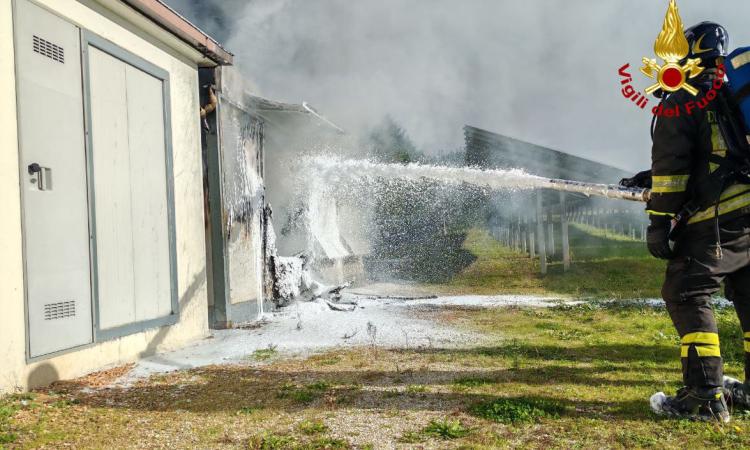 Corridonia, cabina elettrica in fiamme in un impianto fotovoltaico: messa in sicurezza l'area Corridonia, cabina elettrica in fiamme in un impianto fotovoltaico: messa in sicurezza l'area