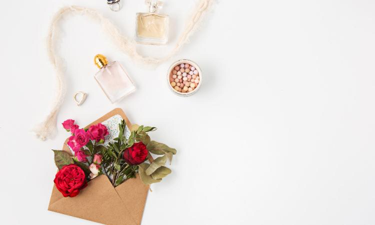 8 profumi arabi da regalare a una donna per Natale: i consigli di OrientalDream