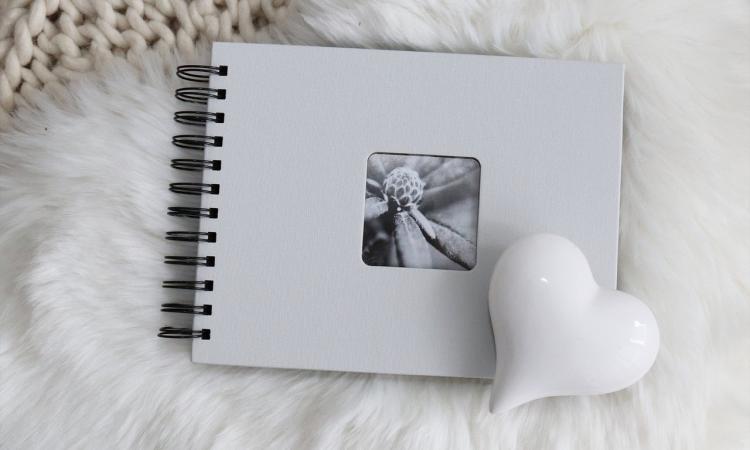 Come realizzare un fotolibro online: dalla progettazione alla stampa Come realizzare un fotolibro online: dalla progettazione alla stampa
