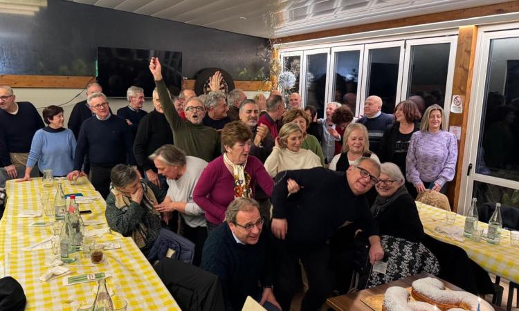 Montecosaro, i “ragazzi” del '59 celebrano i 65 anni con una serata tra ricordi e risate