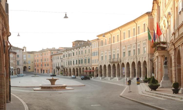 Piazza del Popolo tra i "Luoghi del Cuore" del Fai: San Severino propone la candidatura