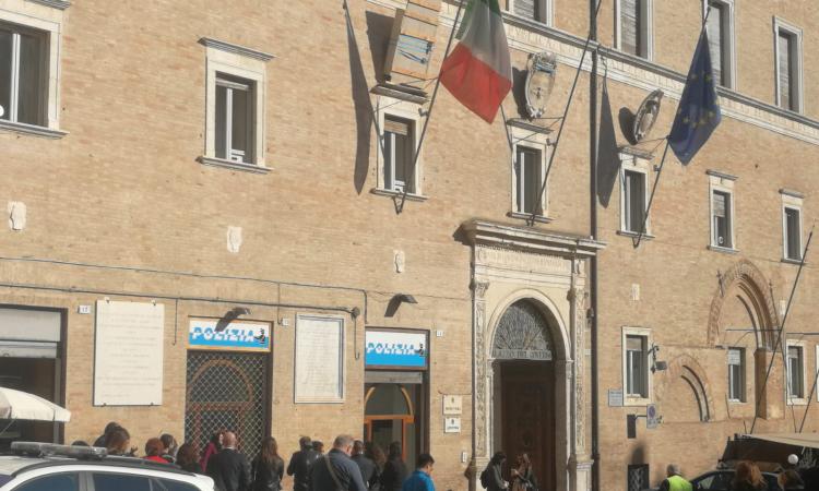 Macerata, vertice in Prefettura dopo aggressione al Pronto Soccorso: "Necessaria vigilanza costante" Macerata, vertice in Prefettura dopo aggressione al Pronto Soccorso: "Necessaria vigilanza costante"