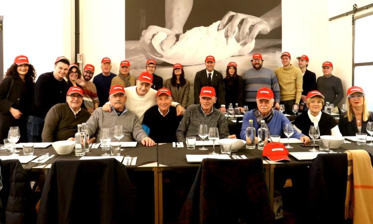 'Conciati per le feste': la redazione di Picchio News celebra il Natale da Verde Caffè 'Conciati per le feste': la redazione di Picchio News celebra il Natale da Verde Caffè