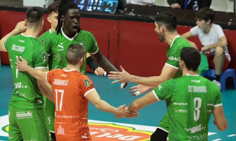 Pallavolo Macerata sconfitta 3-1 dalla Consar Ravenna: un terzo set brillante non è bastato Pallavolo Macerata sconfitta 3-1 dalla Consar Ravenna: un terzo set brillante non è bastato