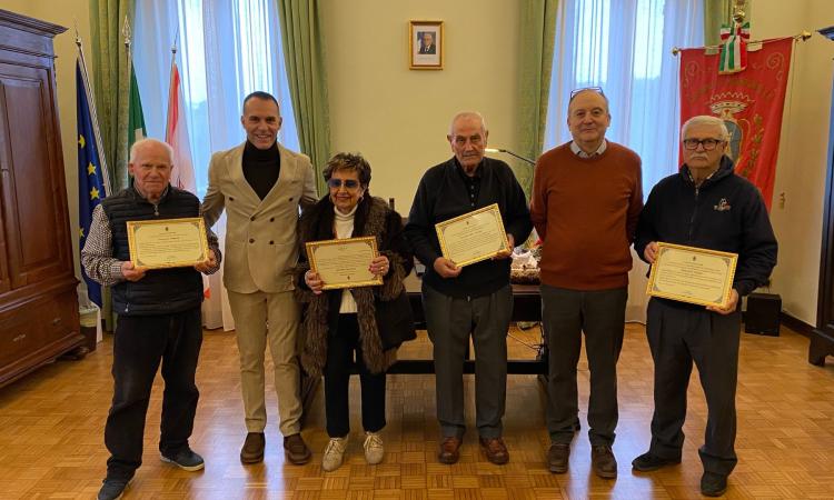 Morrovalle premia quattro cittadini per il loro impegno nella comunità: "Hanno messo a disposizione tempo e passione" Morrovalle premia quattro cittadini per il loro impegno nella comunità: "Hanno messo a disposizione tempo e passione"