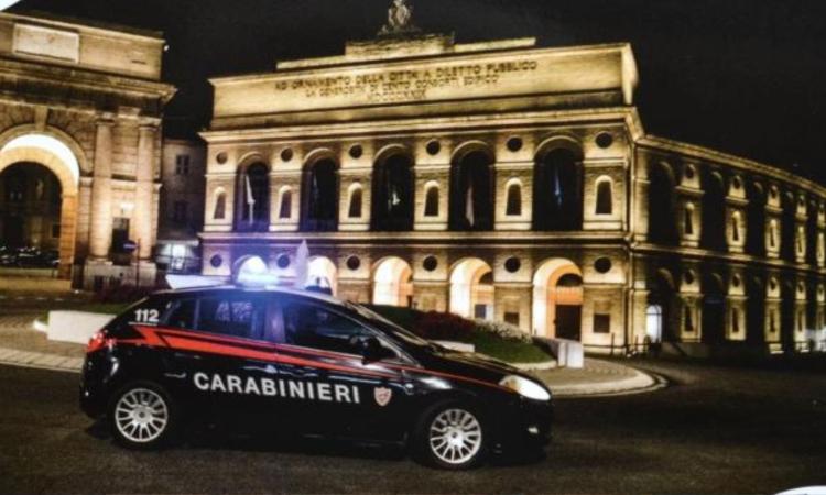 Lite in strada a Macerata: donna tenta di sfuggire al controllo e fornisce falsa identità: denunciata Lite in strada a Macerata: donna tenta di sfuggire al controllo e fornisce falsa identità: denunciata