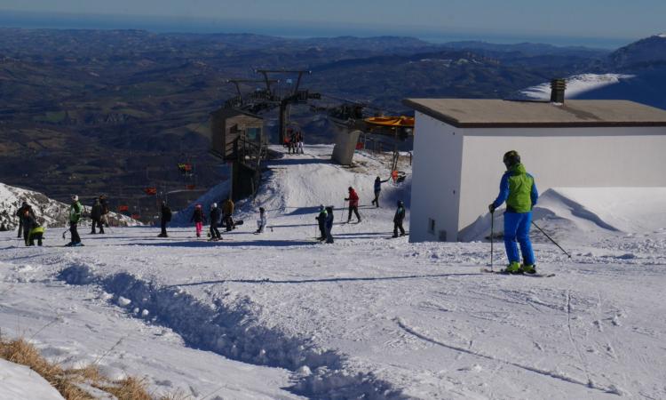 Sassotetto, sole splendente e neve perfetta: folla di sciatori per la prima domenica sulla neve (FOTO e VIDEO) Sassotetto, sole splendente e neve perfetta: folla di sciatori per la prima domenica sulla neve (FOTO e VIDEO)