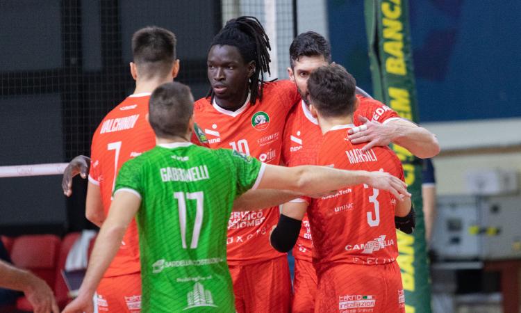 A2, ultimo match dell'anno amaro per Banca Macerata: Fano si impone al tie break nel derby A2, ultimo match dell'anno amaro per Banca Macerata: Fano si impone al tie break nel derby