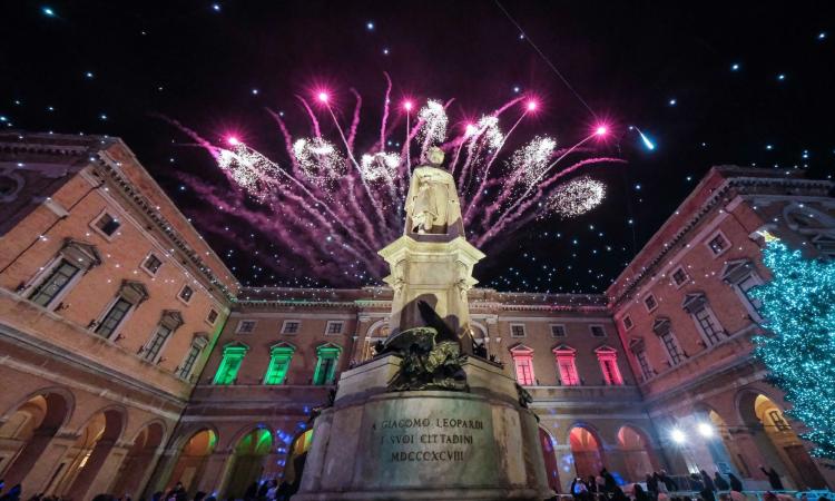 Recanati, in piazza Leopardi la "notte vola": un successo la serata di Capodanno