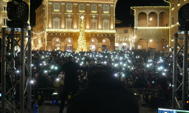 Successo per il capodanno in piazza a Macerata (FOTO) Successo per il capodanno in piazza a Macerata (FOTO)