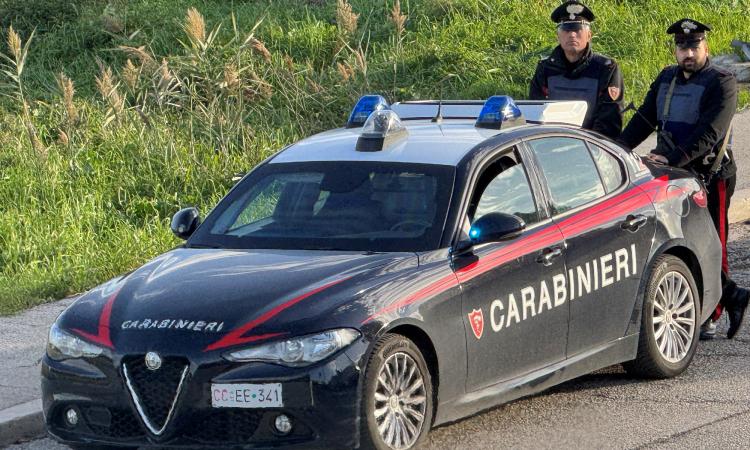 Macerata - Afferra per il collo la titolare e tenta il colpo in un negozio l'ultimo dell'anno: arrestato 36enne Macerata - Afferra per il collo la titolare e tenta il colpo in un negozio l'ultimo dell'anno: arrestato 36enne