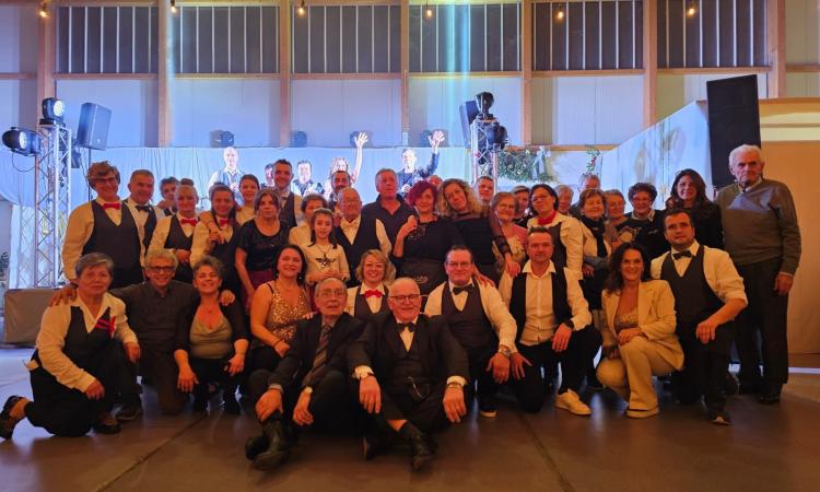 Colmurano, grande successo per il veglione di Capodanno: l'evento al palasport fa centro Colmurano, grande successo per il veglione di Capodanno: l'evento al palasport fa centro