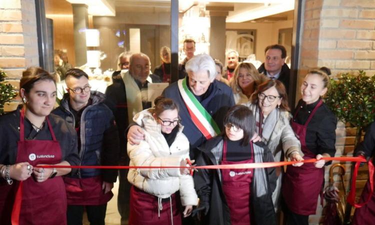 Macerata, l'inclusione fa "gol" al Campo dei Pini: nuovo corso per lo storico bar della città (FOTO e VIDEO) Macerata, l'inclusione fa "gol" al Campo dei Pini: nuovo corso per lo storico bar della città (FOTO e VIDEO)