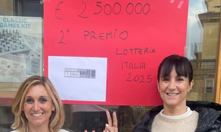 Lotteria Italia, 2,5 milioni vinti nelle Marche. La tabaccheria: "Difficile dire chi sia il vincitore" Lotteria Italia, 2,5 milioni vinti nelle Marche. La tabaccheria: "Difficile dire chi sia il vincitore"
