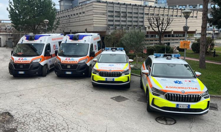 Macerata, rinnovato il parco mezzi di soccorso del 118: acquistate due automediche Macerata, rinnovato il parco mezzi di soccorso del 118: acquistate due automediche