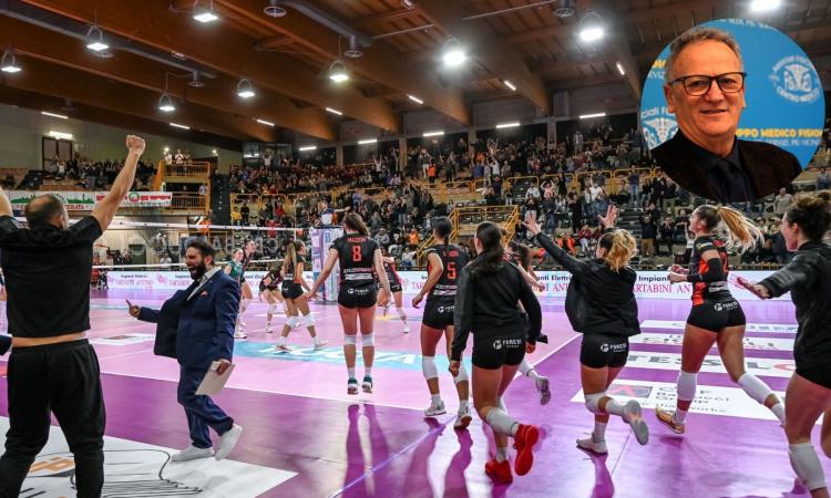 Volley, il presidente Paolella riabbraccia il forum: "Questa è la vera CBF Balducci Hr Macerata" (VIDEO) Volley, il presidente Paolella riabbraccia il forum: "Questa è la vera CBF Balducci Hr Macerata" (VIDEO)
