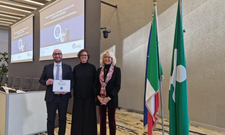 L’Ast di Macerata riceve doppio Bollino Azzurro per l’eccellenza nella cura del tumore alla prostata L’Ast di Macerata riceve doppio Bollino Azzurro per l’eccellenza nella cura del tumore alla prostata