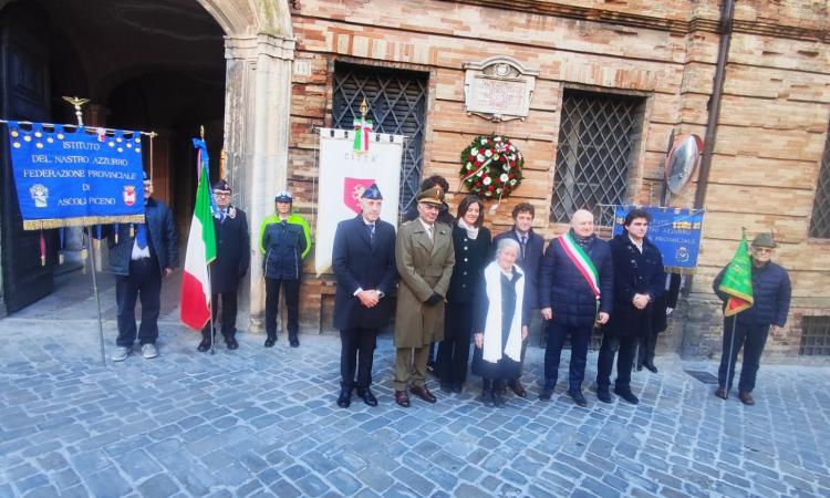 Recanati ricorda Mario Ceccaroni, medaglia d’oro al valor militare: "Ci ha lasciato un esempio straordinario" Recanati ricorda Mario Ceccaroni, medaglia d’oro al valor militare: "Ci ha lasciato un esempio straordinario"