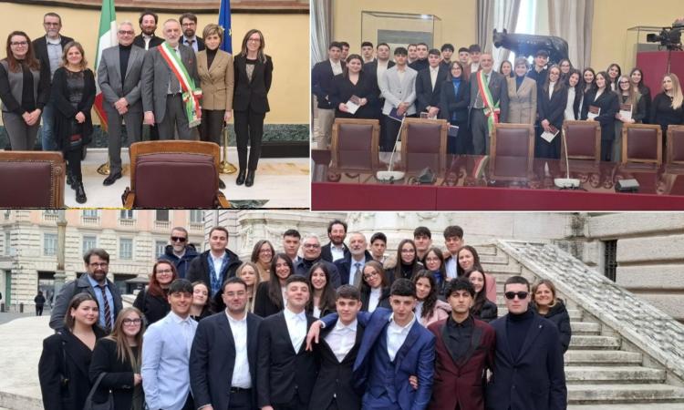 I neo 18enni di Mogliano ricevono la Costituzione alla Camera dei Deputati I neo 18enni di Mogliano ricevono la Costituzione alla Camera dei Deputati