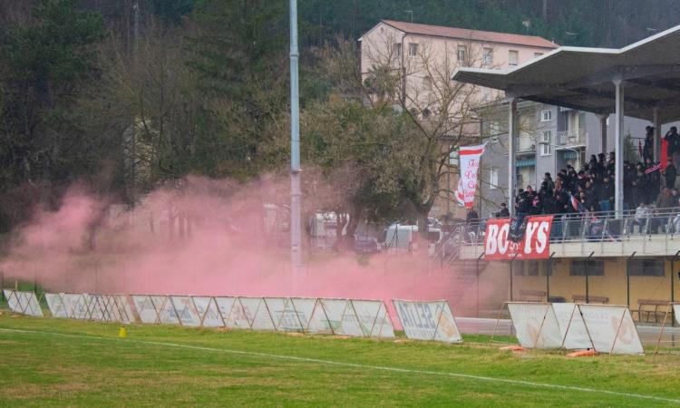 Fumogeno contro il guardalinee: stangata della Figc sulla Settempeda Fumogeno contro il guardalinee: stangata della Figc sulla Settempeda