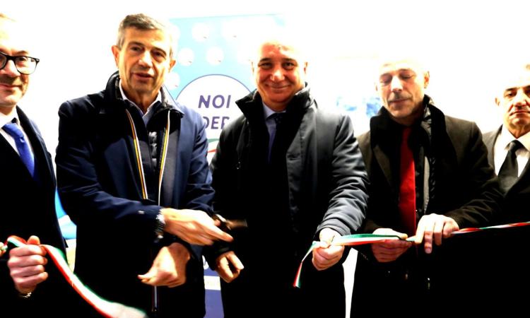 Maurizio Lupi a Macerata per il taglio del nastro della sede di Noi Moderati: "Uno spazio vivo di confronto" (FOTO) Maurizio Lupi a Macerata per il taglio del nastro della sede di Noi Moderati: "Uno spazio vivo di confronto" (FOTO)