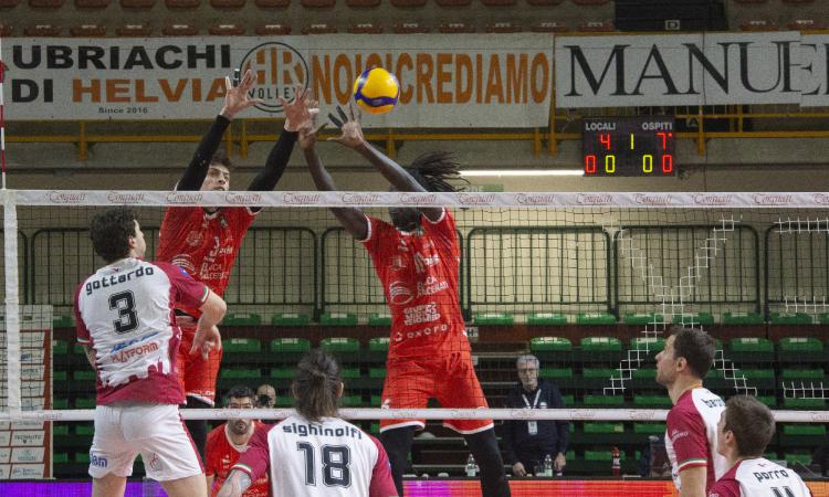 Sconfitta amara per Banca Macerata Fisiomed: Reggio Emila trionfa al tie-break nello scontro salvezza Sconfitta amara per Banca Macerata Fisiomed: Reggio Emila trionfa al tie-break nello scontro salvezza