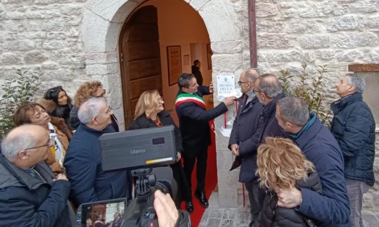 Pieve Torina, tra passato e visori per la realtà aumentata: taglio del nastro per il "Museo della Nostra Terra" Pieve Torina, tra passato e visori per la realtà aumentata: taglio del nastro per il "Museo della Nostra Terra"