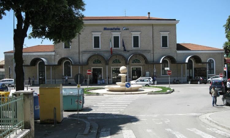 Macerata, lavori in piazza XXV Aprile e alla stazione: la viabilità cambia fino al 2026, ecco come Macerata, lavori in piazza XXV Aprile e alla stazione: la viabilità cambia fino al 2026, ecco come