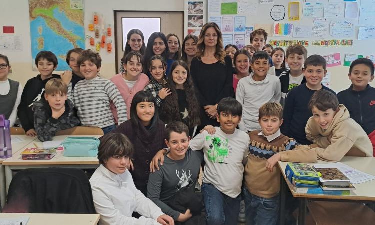 "Una vita dedicata alla scuola, alla musica e ai sogni": l'intervista alla preside Roberta Ciampechini "Una vita dedicata alla scuola, alla musica e ai sogni": l'intervista alla preside Roberta Ciampechini