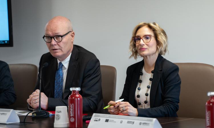 Dottorati innovativi, motore di sviluppo per il sistema regionale. Dialogo tra Regione e Unimc Dottorati innovativi, motore di sviluppo per il sistema regionale. Dialogo tra Regione e Unimc