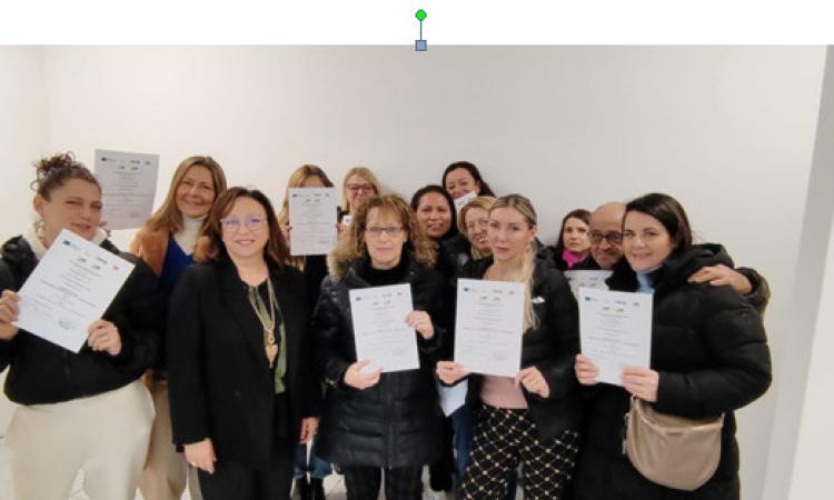 Formazione e opportunità: consegna degli attestati per i percorsi di Competenze Digitali a Civitanova Formazione e opportunità: consegna degli attestati per i percorsi di Competenze Digitali a Civitanova