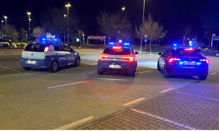 Macerata, controlli interforze nel giovedì universitario: 100 persone identificate, elevate 30 sanzioni