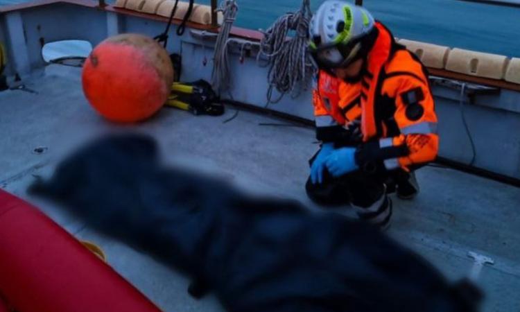 Tragedia al Passetto di Ancona: recuperato un corpo senza vita dai sommozzatori Tragedia al Passetto di Ancona: recuperato un corpo senza vita dai sommozzatori