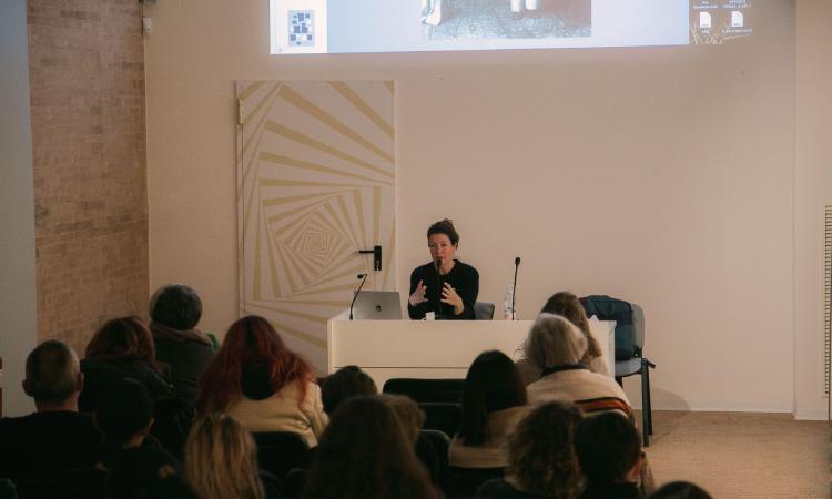 Seminari sull'arte contemporanea di Karussell: due appuntamenti a Fermo Seminari sull'arte contemporanea di Karussell: due appuntamenti a Fermo